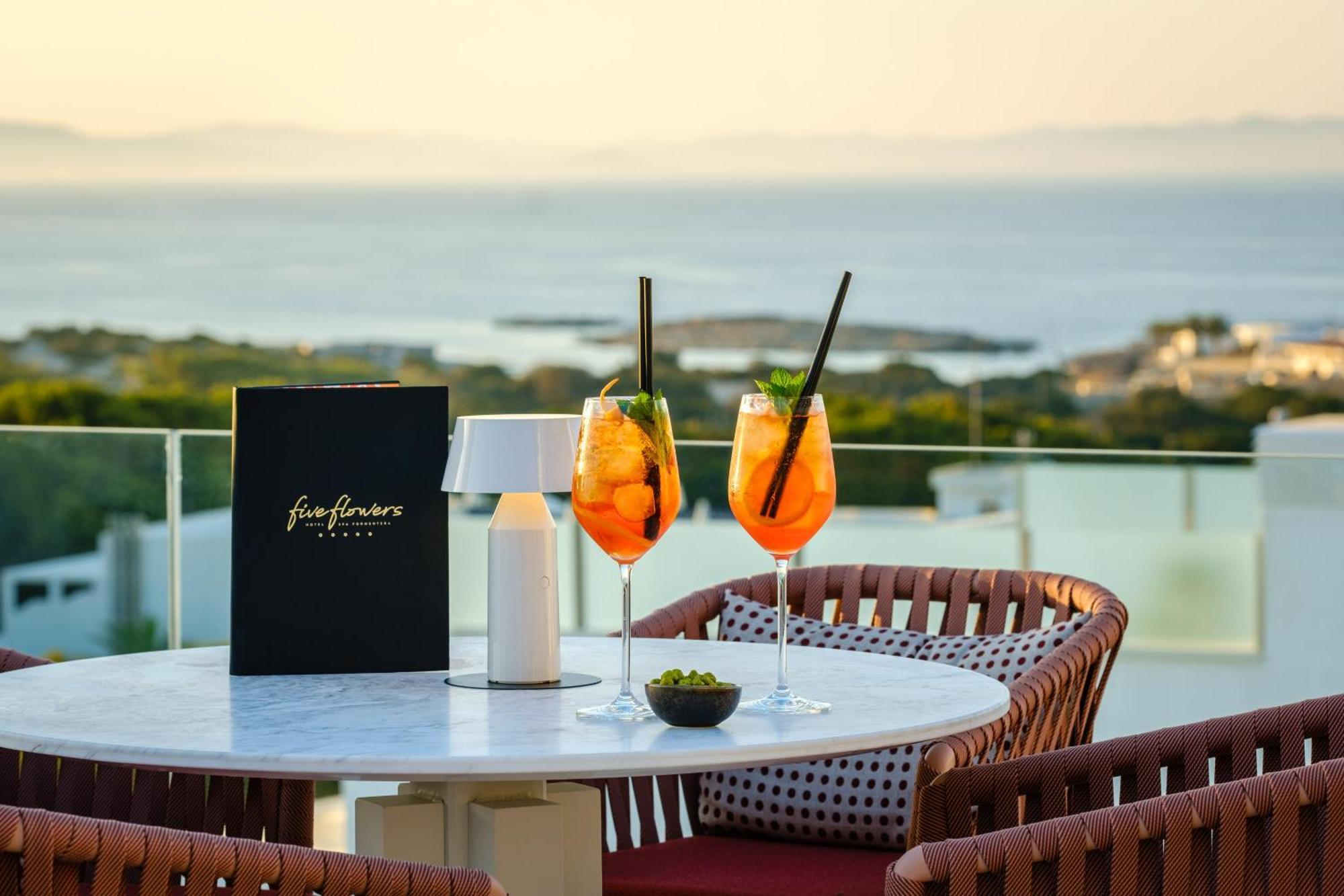 Five Flowers Hotel Formentera, Member Of Melia Collection Es Pujols Luaran gambar